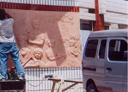 海豚雕塑制作现场

